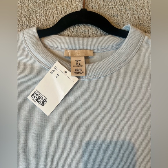 Light blue H&M basic tee - Picture 2 of 2
